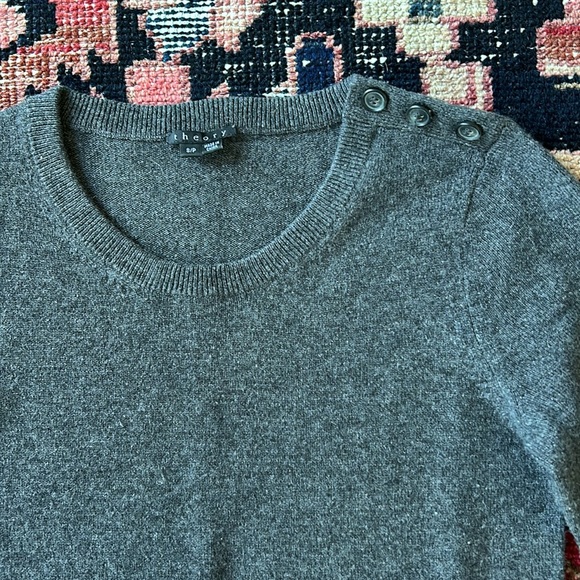 Theory cashmere sweater dress sz small gray navy blue button detail on shoulder - Picture 6 of 12